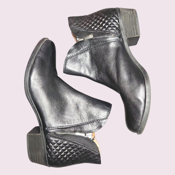 Lucky Brand Black Quilted Ankle Boots Size 7.5 - Picture 2 of 5